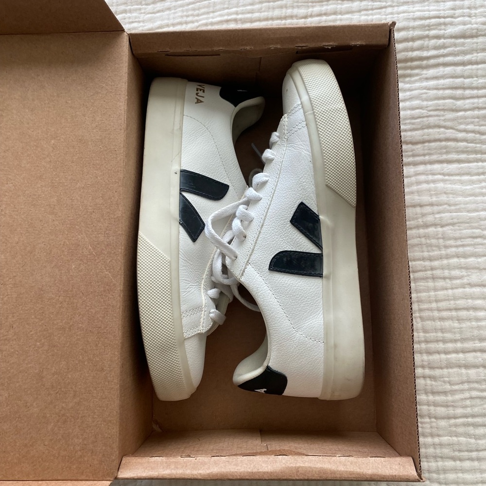 Veja size 7 (38).